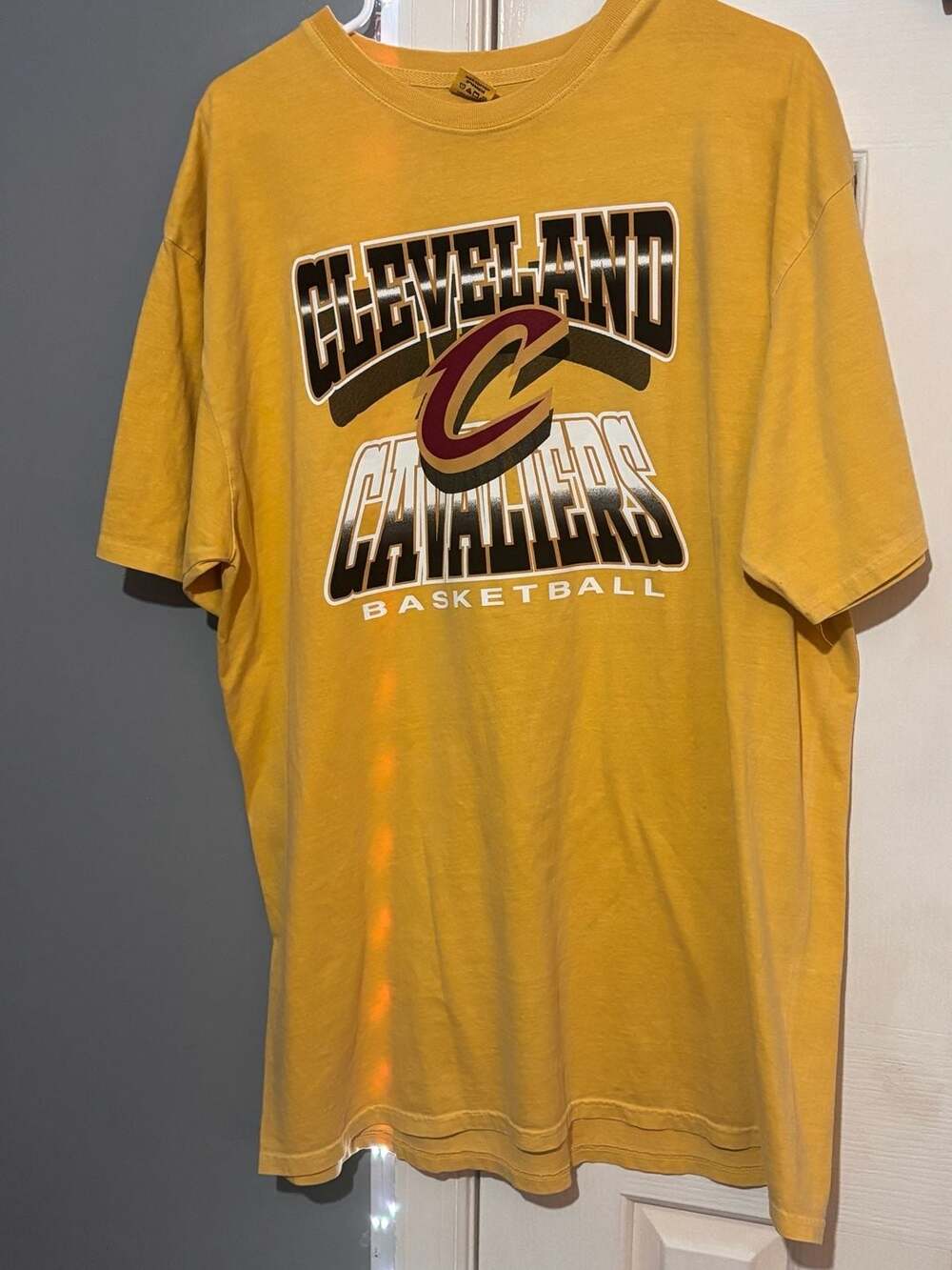 Blue 84 Cleveland Cavaliers Basketball Graphic T-Shirt XL